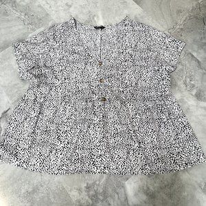 SHEIN Curve‎ Women’s Plus Size 4XL Black & White Dot Casual Top Vneck Blouse